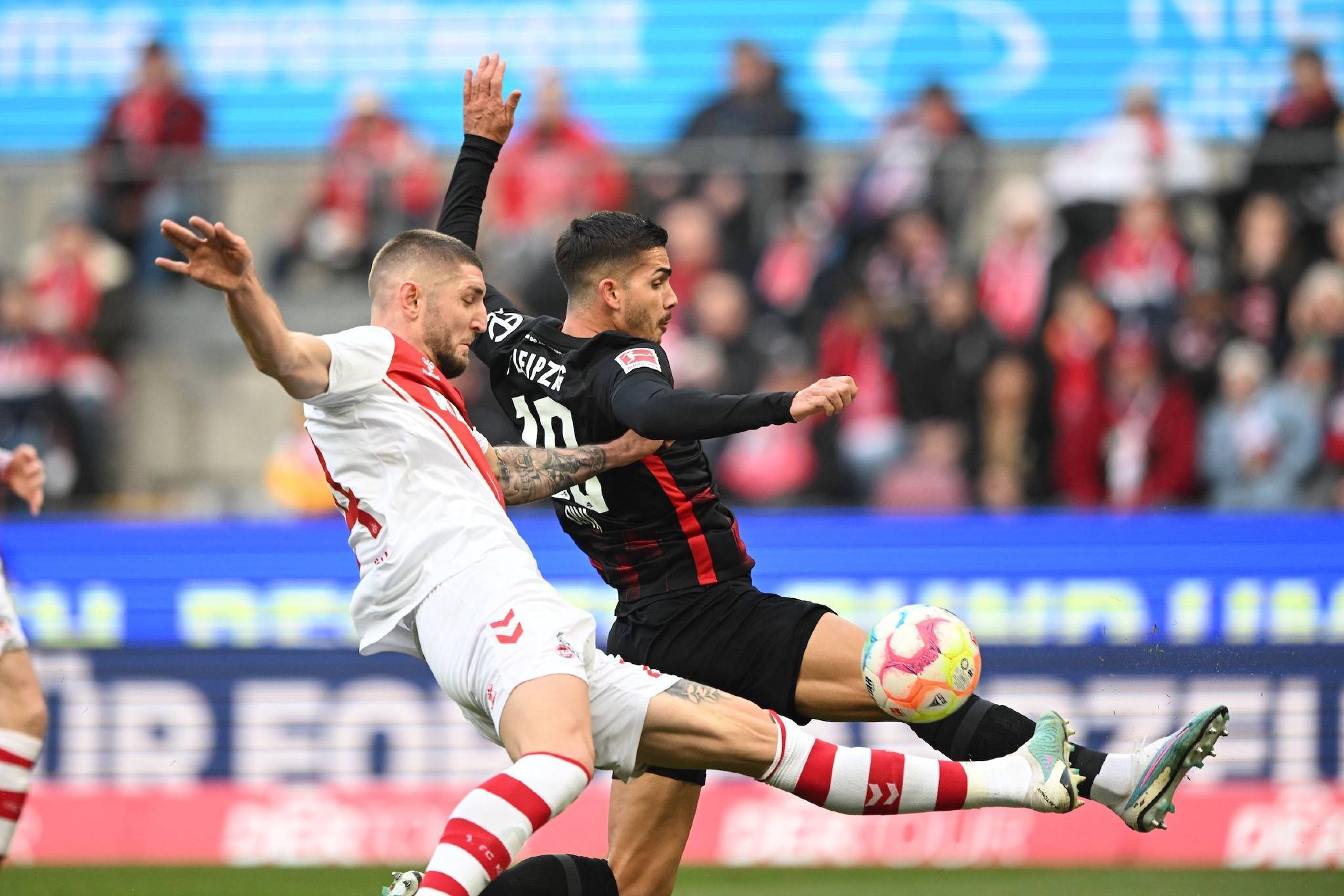 关于阿贾克斯横扫，欧冠四强锐不可挡的信息