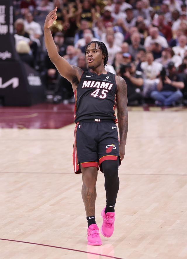 热火碾压湖人，米切尔爆发神勇的简单介绍