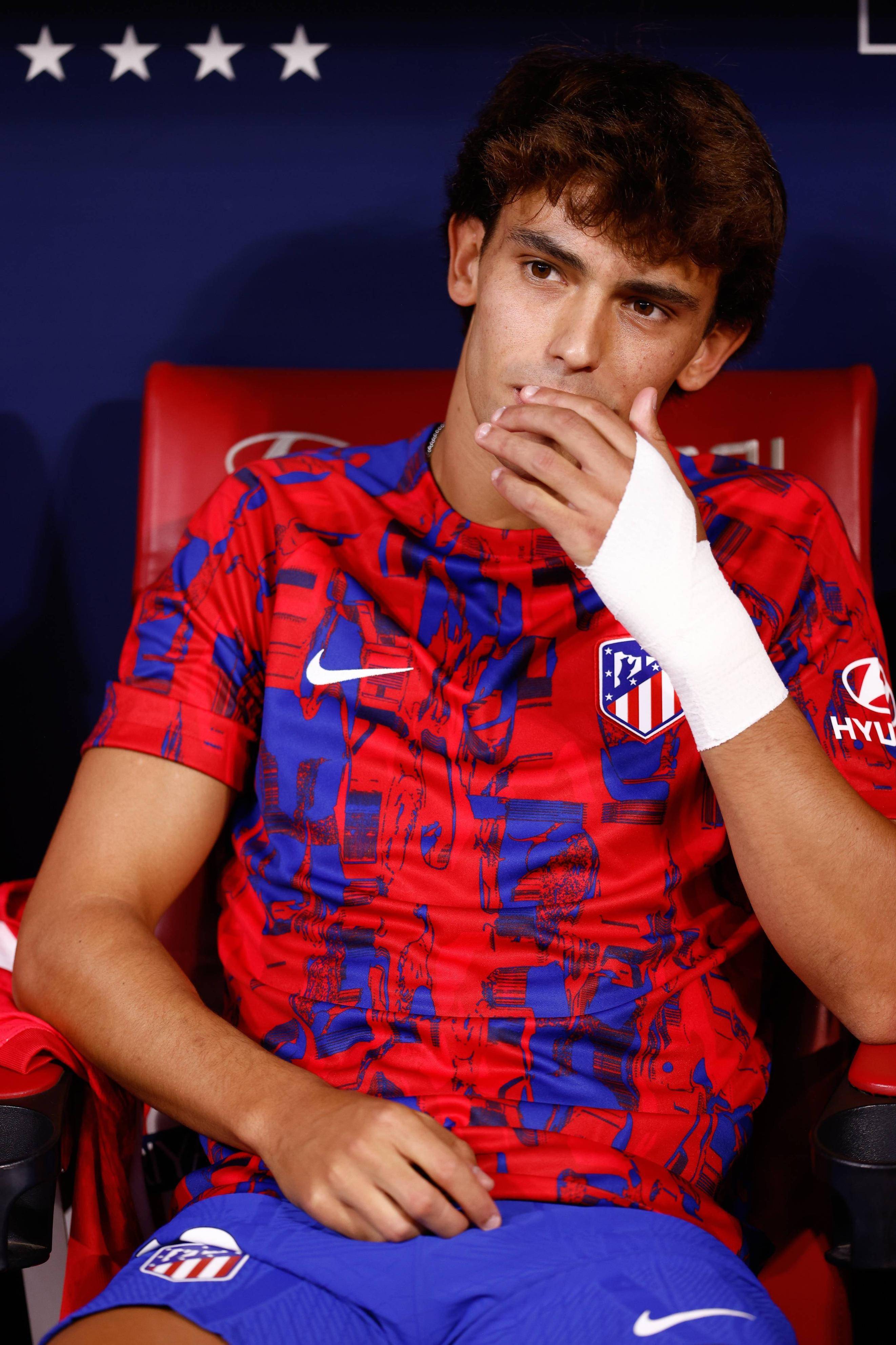 关于足坛新秀表现出色，引发球迷热议的信息